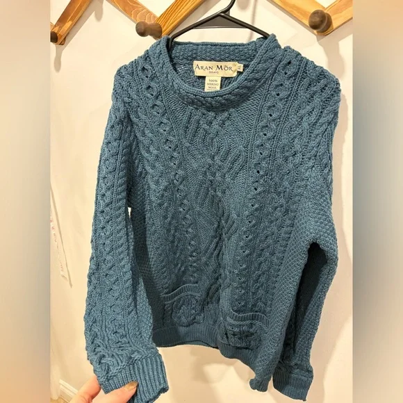 Aran Mor 100% merino wool  -Cable  Crew Neck Sweater with Pockets - Picture 5 of 5